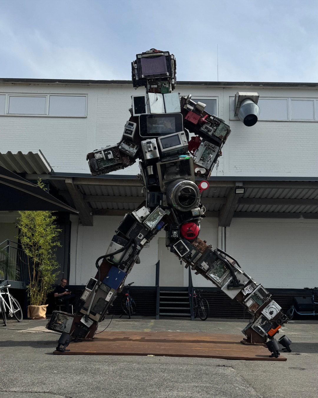 apmBlog_NIM_MarketDecisionsDay2026_Skulptur Das Kunstwerk "Wertgigant" von HA Schult
